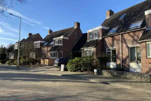 5 Slaapkamers Ruime 2 Onder 1 Kapwoning Nabij Natuurgebied