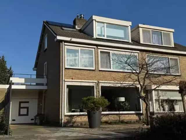 Ruime 4 Slaapkamers Twee Onder Een Kapwoning Badhoevedorp