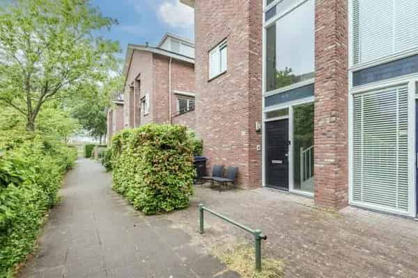 Ruim woonhuis met dakterras te Almere