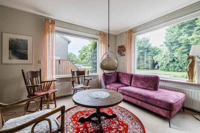 Ruime Tweekapper met 4 slaapkamers en Garage