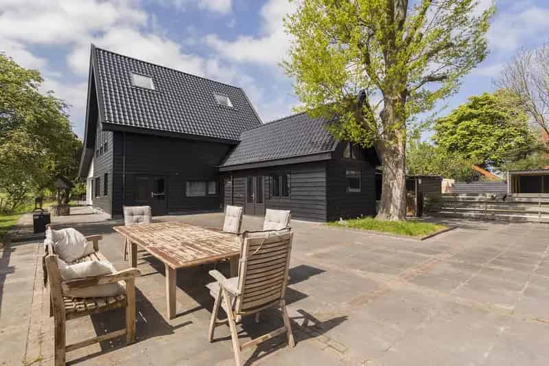 Huis te koop Weesp: Landhuis met paardenstallen en rijbaan