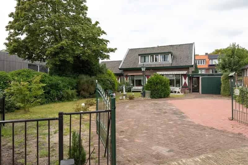 Vrijstaand Huis Hilversum 144m2 612m2 perceel 2 garages