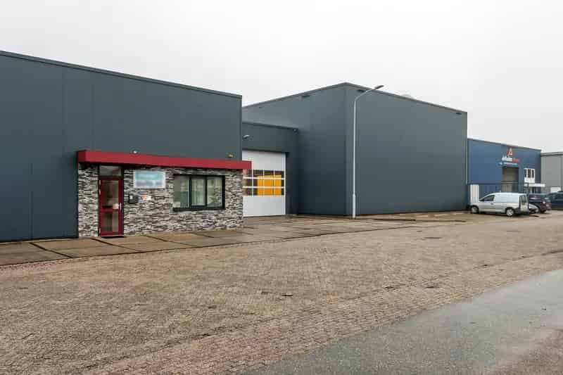Bedrijfshal te Huur Deil 1056m² Opslag Kantoor A2 A15