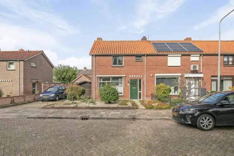Huis Te Koop , 6, Prins Bernhardstraat, Stellendam, Zuid-Holland