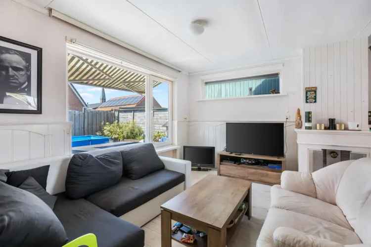 Huis Te Koop , 18, Pastoor Gielenstraat, Lutjebroek, Noord-Holland