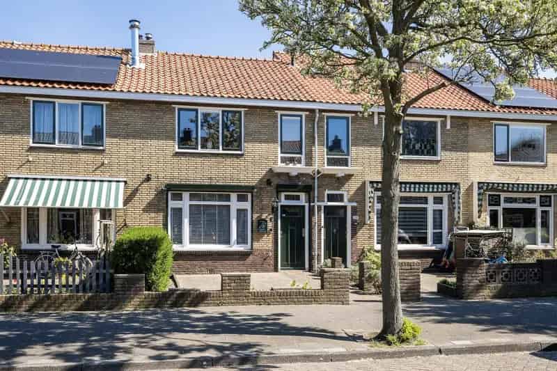 Eengezinswoning Maassluis  Instapklaar 3 slaapkamers  Tuin