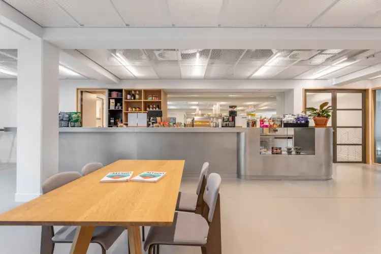 Kantoorruimte Amsterdam Westerpark: Moderne Werkplek met Faciliteiten