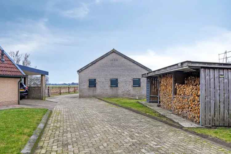 Vrijstaande woning met paardenstallen Lutten