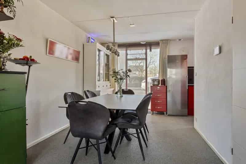 Ruim hoekhuis Breda met garage en diepe tuin nabij park
