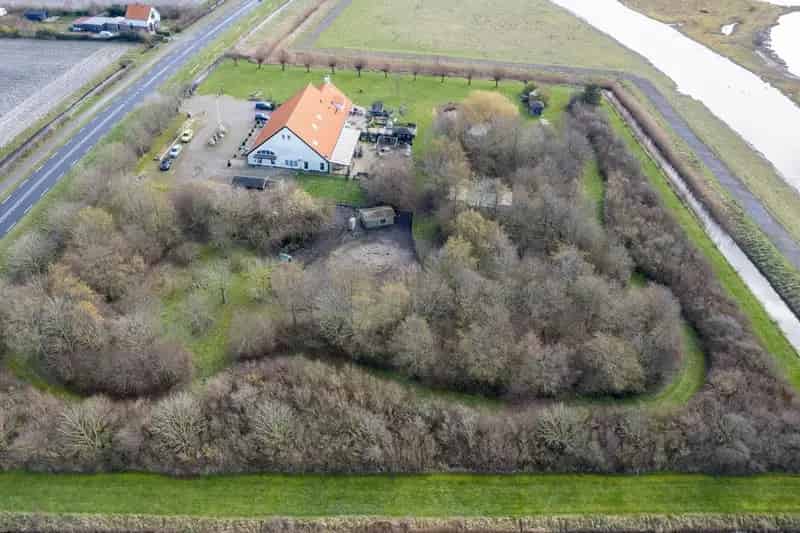 Woonboerderij Schouwen: 602m2, 14830m2 grond, zwembad, natuurgebied