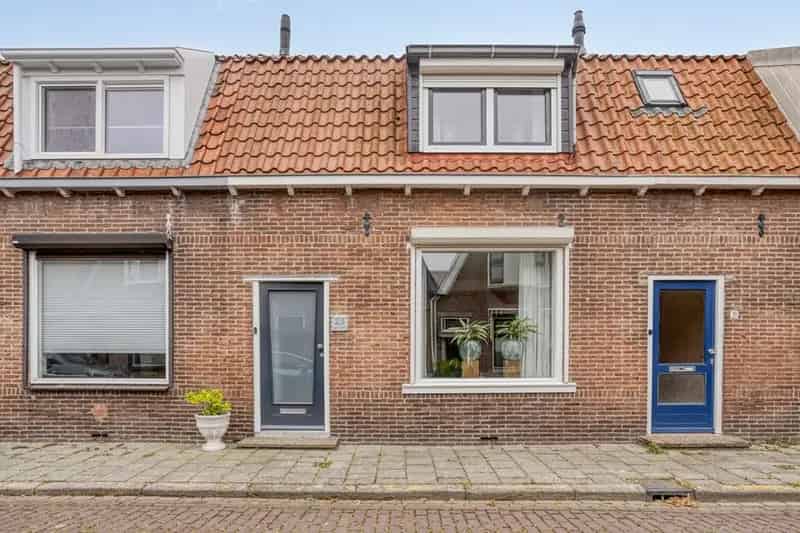 Instapklare woning Yerseke: Vernieuwd dak, zonnepanelen, moderne keuken en badkamer