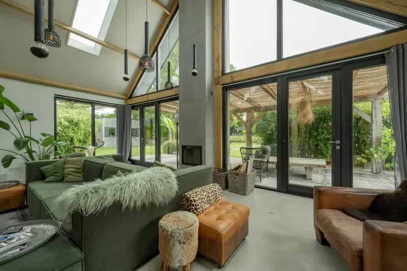 Rietgedekte Villa 184m2  3 slaapkamers Luxe Tuin