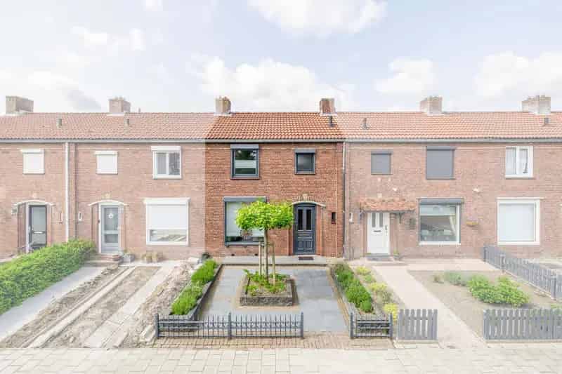 Instapklare Tussenwoning Tegelen 3 Slaapkamers Moderne Keuken