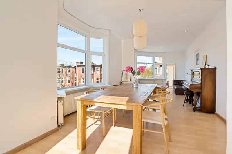 Ruim hoekappartement Laakkwartier 2 slaapkamers balkon