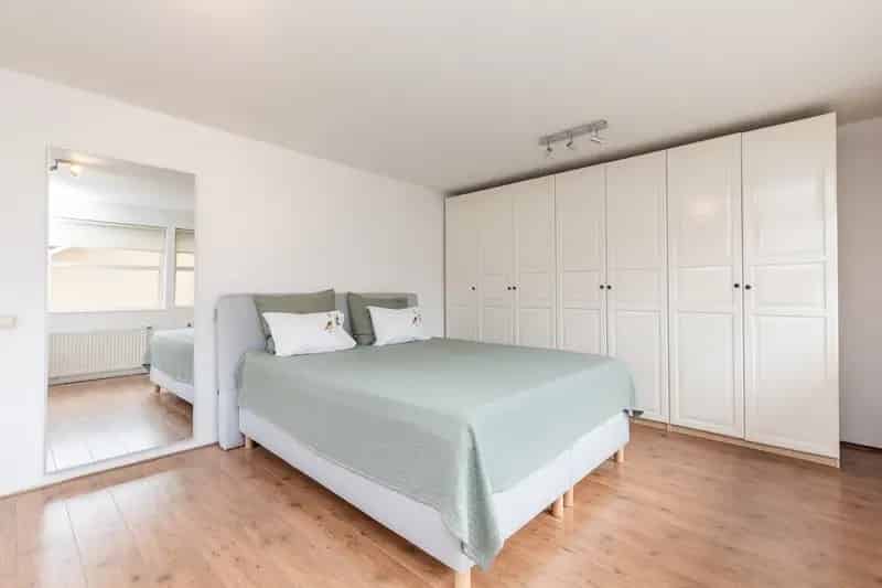 Huis te koop Almere: 3 slaapkamers, moderne keuken, tuin en garage