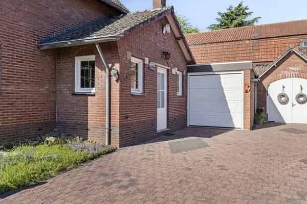 Jaren 50 woning Maasbracht: karakteristiek en ruim