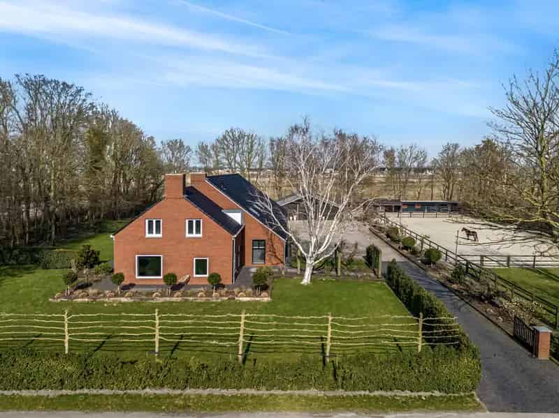 Luxe Woonboerderij met Paardenfaciliteiten - Ruimte en Rust
