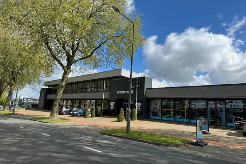 Showroom Winkelruimte Sittard 2500m² te Huur Energielabel A+++