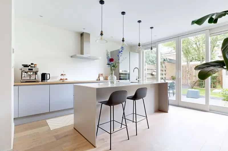 Jaren 30 woning Haarlem Noord 5 slaapkamers moderne keuken tuin energielabel A