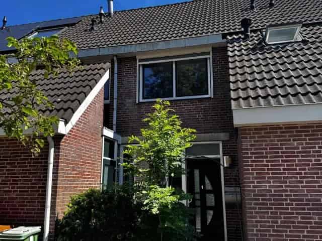 Ruime Tussenwoning Zwaag 3 slaapkamers gerenoveerd
