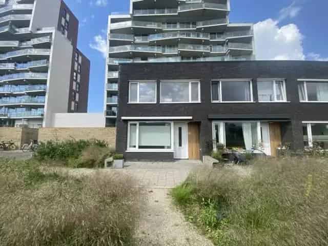 Moderne 4 Kamer Hoekwoning Leiden Groenoord Zuid te Huur