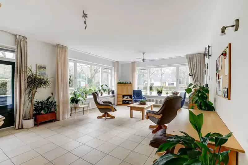 Appartement te koop Bilthoven: Ruim hoekappartement met terras