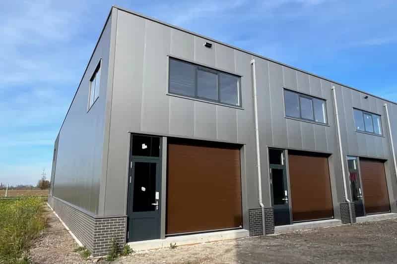 Bedrijfshallen te Huur Leuth Turn-key  90m2 Verdiepingsvloer
