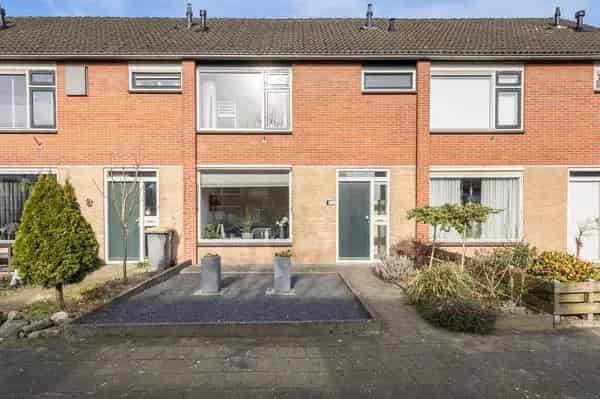 Tussenwoning Markelo 4 slaapkamers nabij voorzieningen