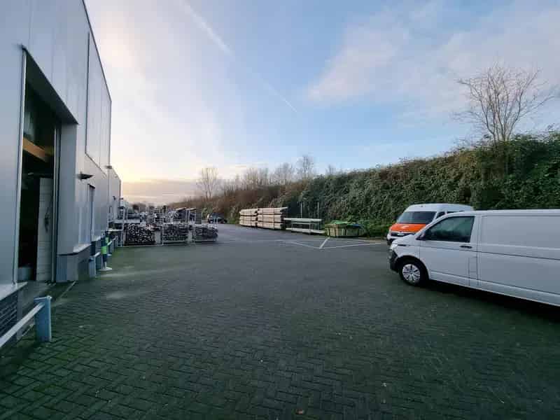 Bedrijfshal te Huur Barneveld 510m² Kantoor 320m²