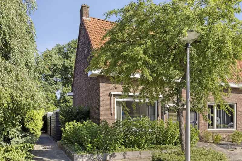 Ruime Starterswoning met Schuur en 4 Slaapkamers