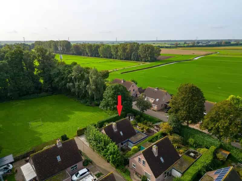Vrijstaande woning Raamsdonk: Ruime woning met kantoor aan huis