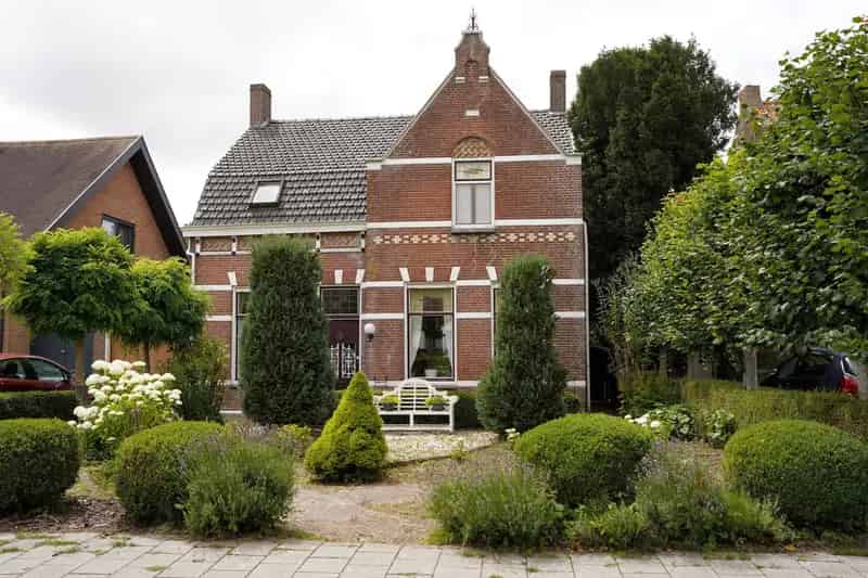 Unieke woning Oostburgsestraat 2 slaapkamers grote tuin garage