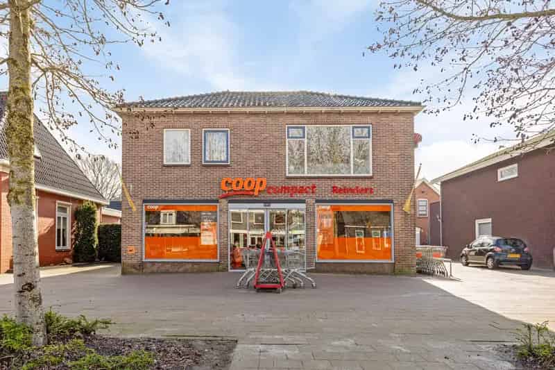 Vrijstaand Pand met Winkelruimte en Bovenwoning Haulerwijk