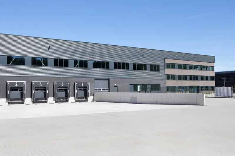 Bedrijfshal Vianen 18800m2 te huur 19 docks maart 2025