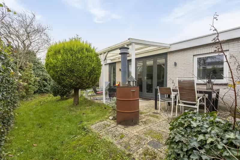 Recreatiebungalow nabij Noordwijk - Ruime tuin en blokhut