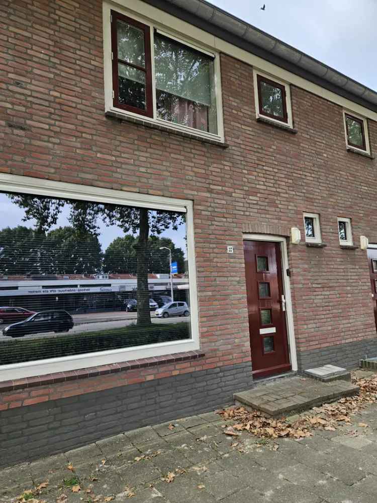 Huis Te Huur in 37, Winkler Prinsstraat, Tilburg, Noord-Brabant