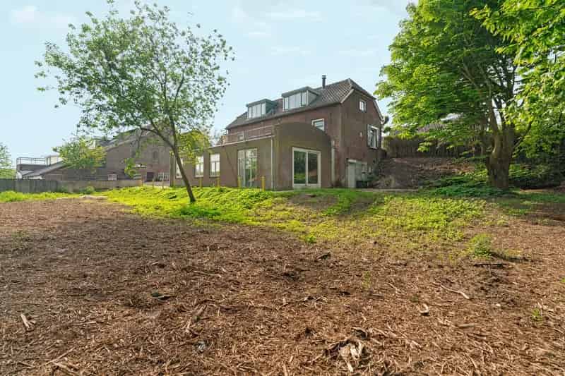 Gemeentelijk Monument Lent: Karakteristieke woning met grote tuin
