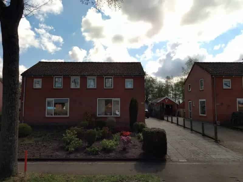 Aardbevingsschade woning herstel behang verwijdering