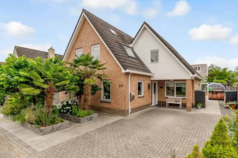 5 Slaapkamers Vrijstaande Woning Lelystad Grote Tuin 18 Zonnepanelen