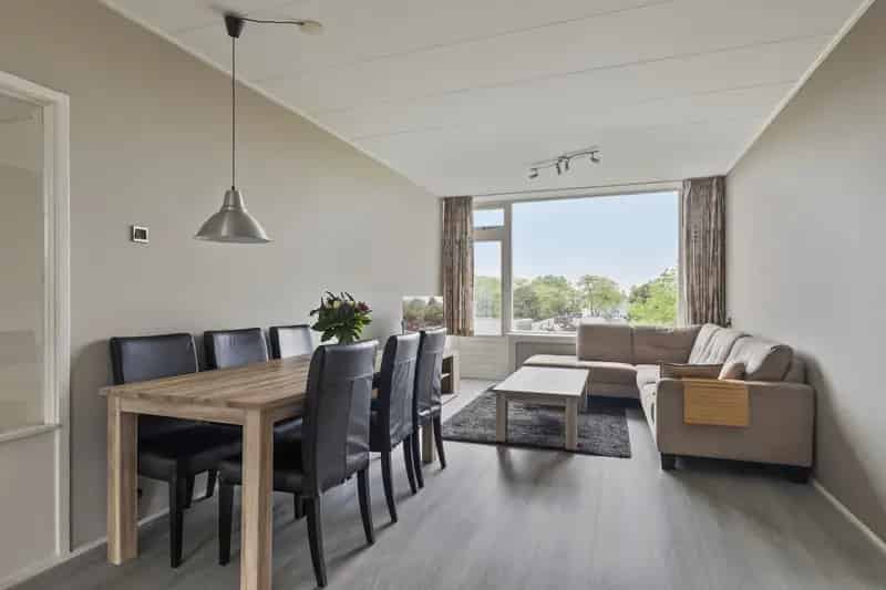 3 Kamer Appartement Ridderkerk Balkon Zuid 74m2 Te Moderniseren