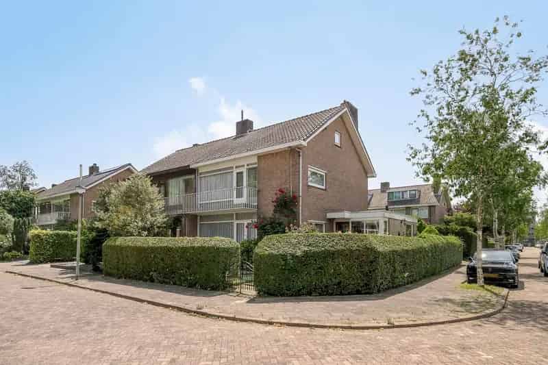 Ruime 2-onder-1-kapwoning Schiedam 173m² Garage Tuin