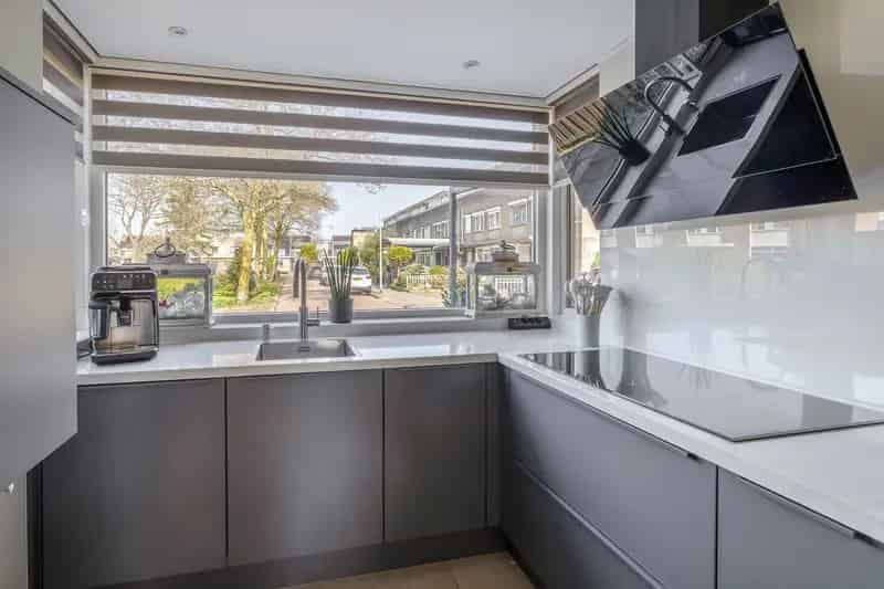 Hoekwoning Kralingse Veer 4 slaapkamers 2 parkeerplaatsen tuin aan water