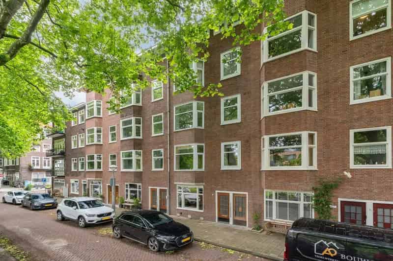 Ruime benedenwoning met tuin in Hoofddorppleinbuurt