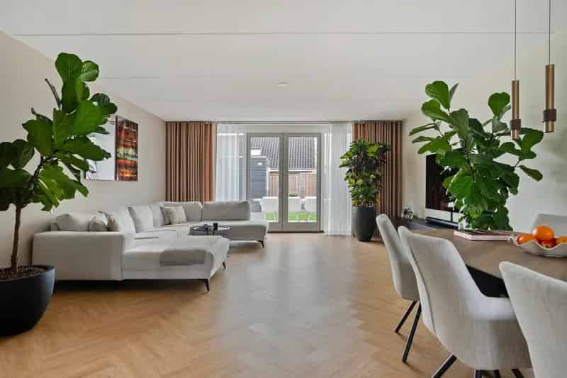 Luxe Gasloze Hoekwoning 3 slaapkamers Zetten