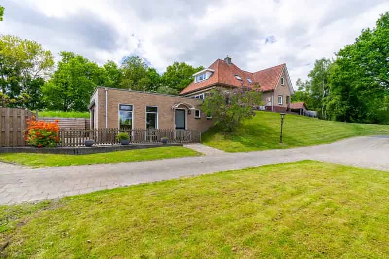 Vrijstaande woning met mantelzorgwoning te Leersum