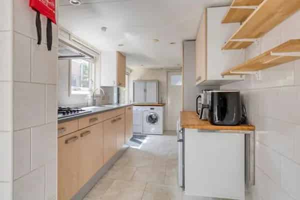 Ruime Tussenwoning met Garage en Tuin