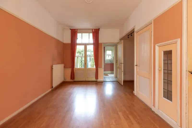 Huis te koop Hilversum:  Te renoveren woning met 2 slaapkamers