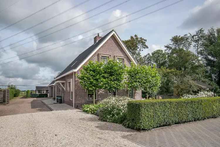 Woonboerderij Te Koop in Lekkerkerk, Zuid-Holland