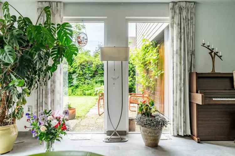 Ruime Tweekapper Zoeterwoude 5-6 slaapkamers Zonnepanelen