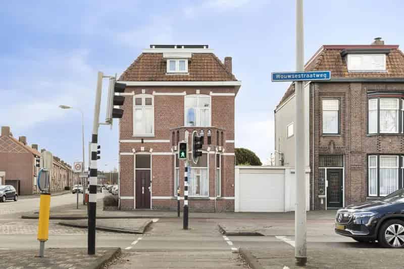 Luxe herenhuis Bergen op Zoom 6 slaapkamers grote tuin